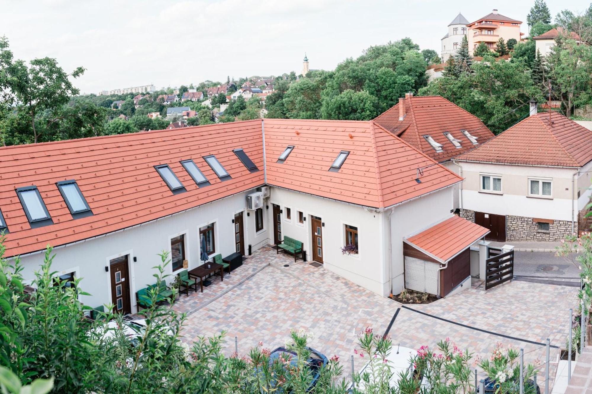Monbuhim Comfort Veszprem Bagian luar foto
