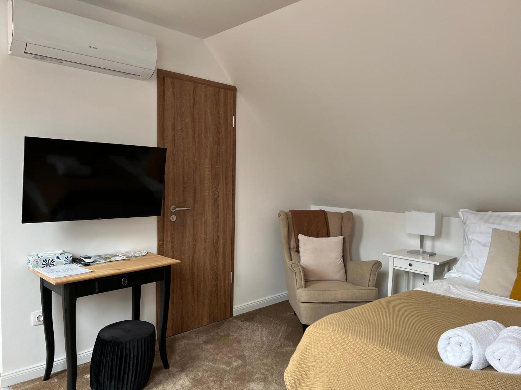 Monbuhim Comfort Veszprem Bagian luar foto