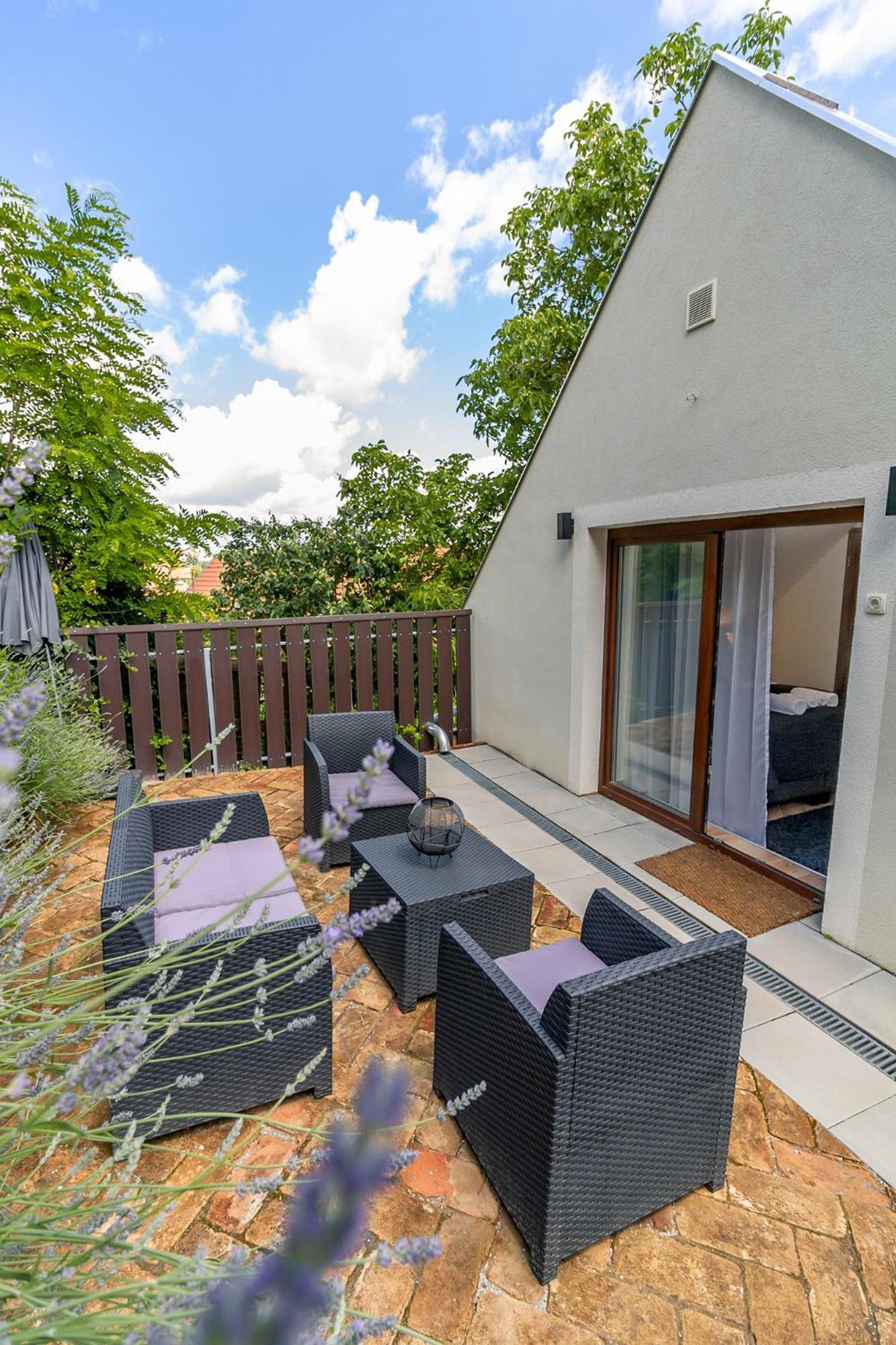 Monbuhim Comfort Veszprem Bagian luar foto