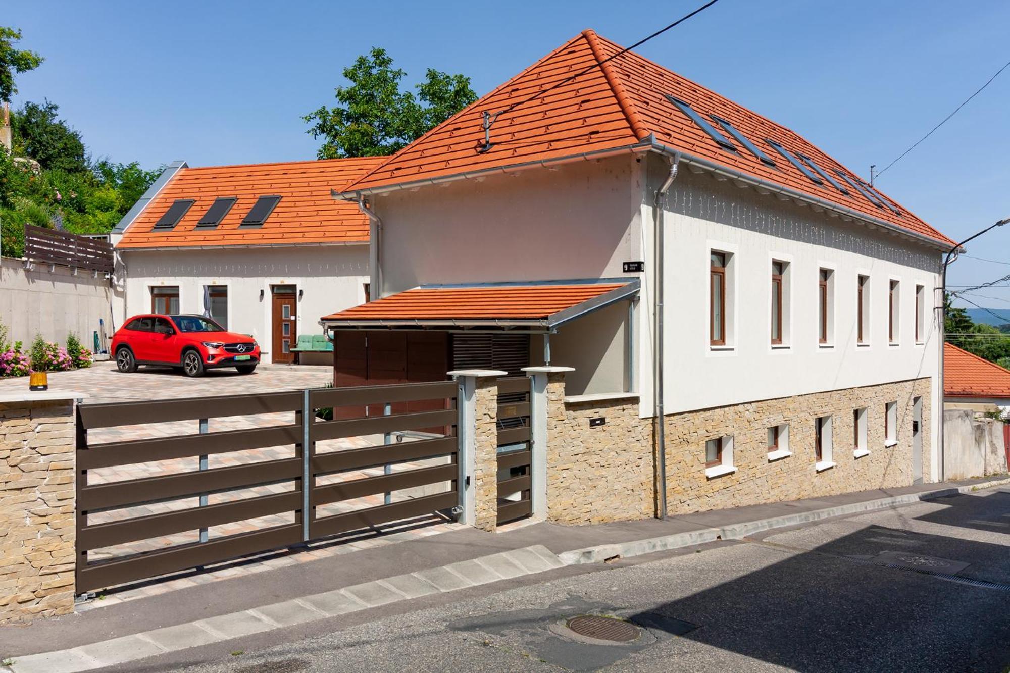 Monbuhim Comfort Veszprem Bagian luar foto